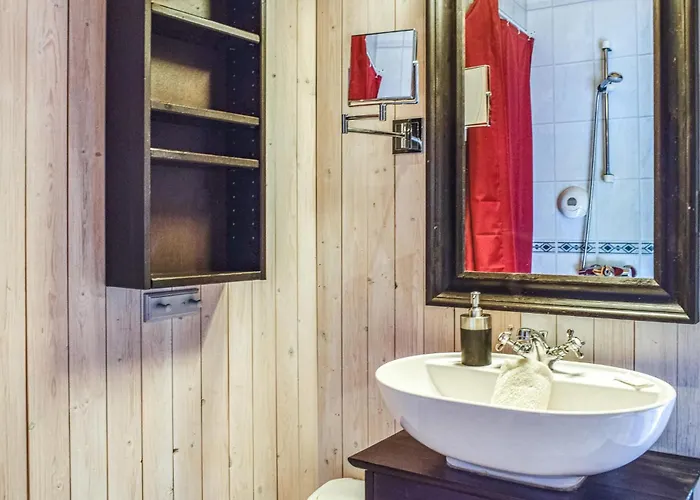 5 Bedroom Gorgeous In Feriehus Vegårshei